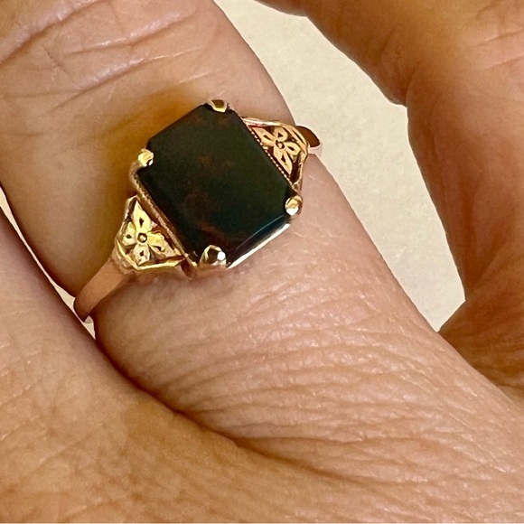 10k Solid Gold Bloodstone Ring - Picture 7 of 11